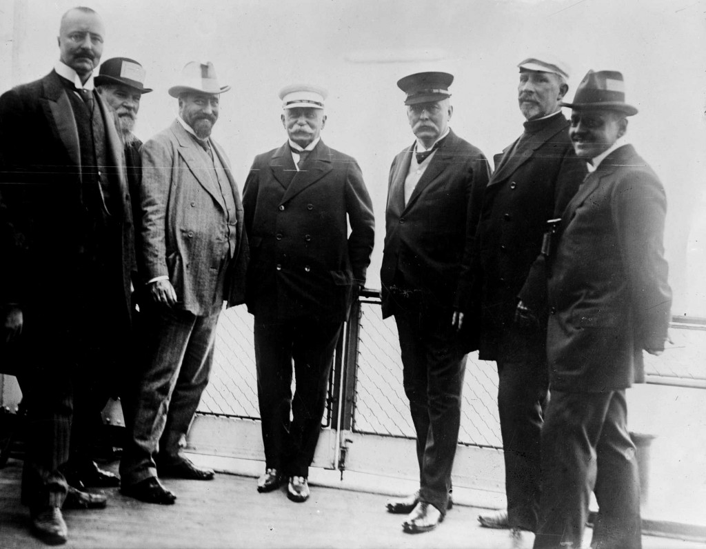 Alfred Colsman (far left) and Count Zeppelin (center, in white yachting cap)