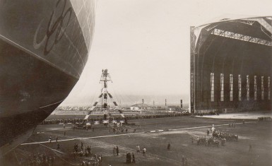Hindenburg at the Frankfurt airfield